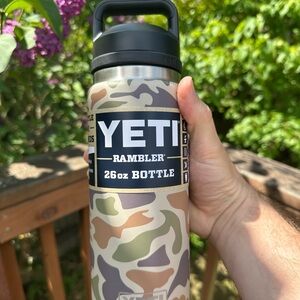 YETI Rambler 26 oz Camo Bottle - NWT